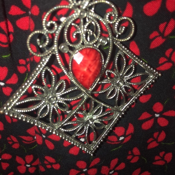 Red Necklace with beads and large silver pendant - Picture 5 of 7